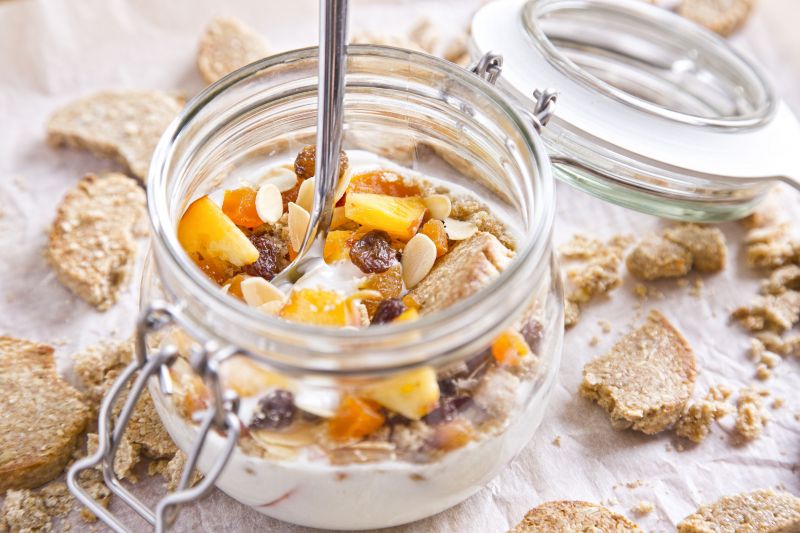 Owsiane ciasteczka z owocami i jogurtem