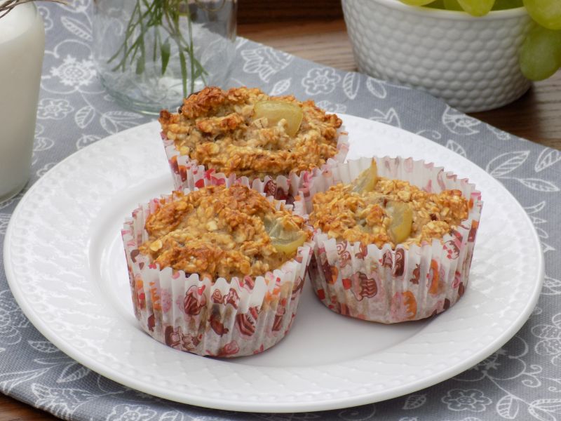Owsiane muffinki z winogronem i czekoladą Owsiane muffinki z winogronem i czekoladą