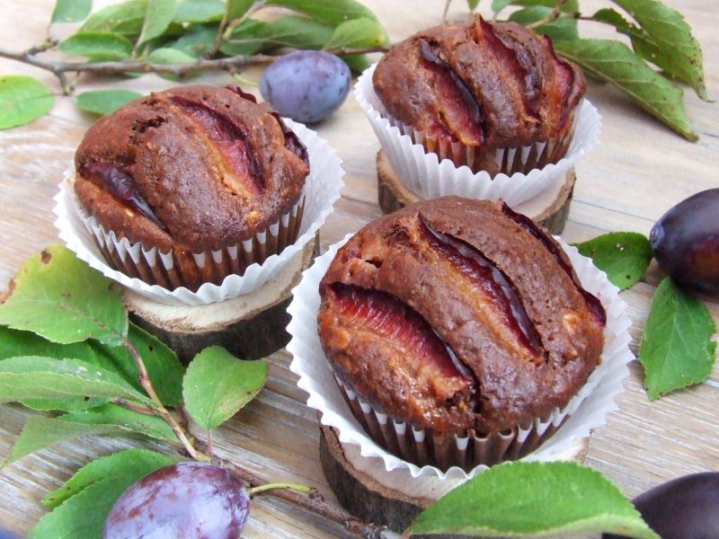 Owsiane muffinki ze śliwkami