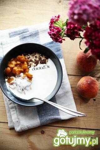 Owsianka bez gotowania z brzoskwiniami