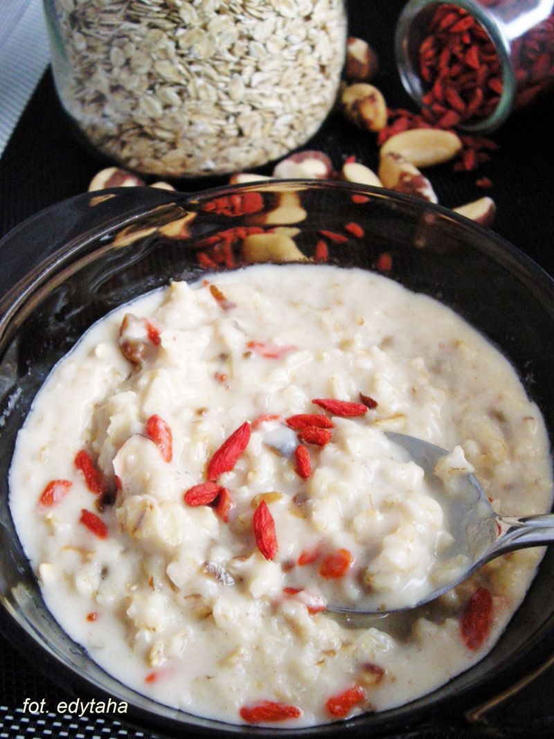 Owsianka daktylowo orzechowa Owsianka daktylowo orzechowa