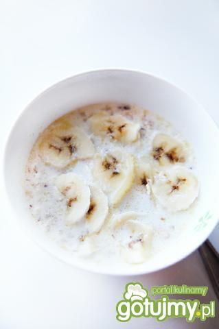 Owsianka na mleku z bananmi Owsianka na mleku z bananmi