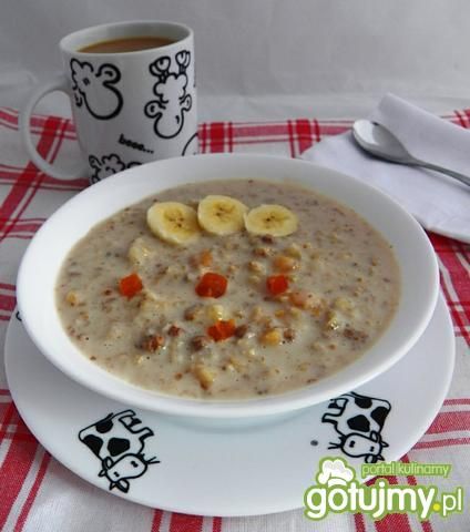 Owsianka z bananami i suszonymi morelami Owsianka z bananami i suszonymi morelami