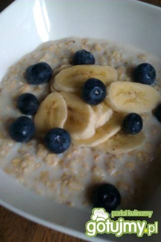 Owsianka z borówkami i bananem