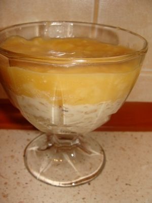 Owsianka z musem z ananasa i mango