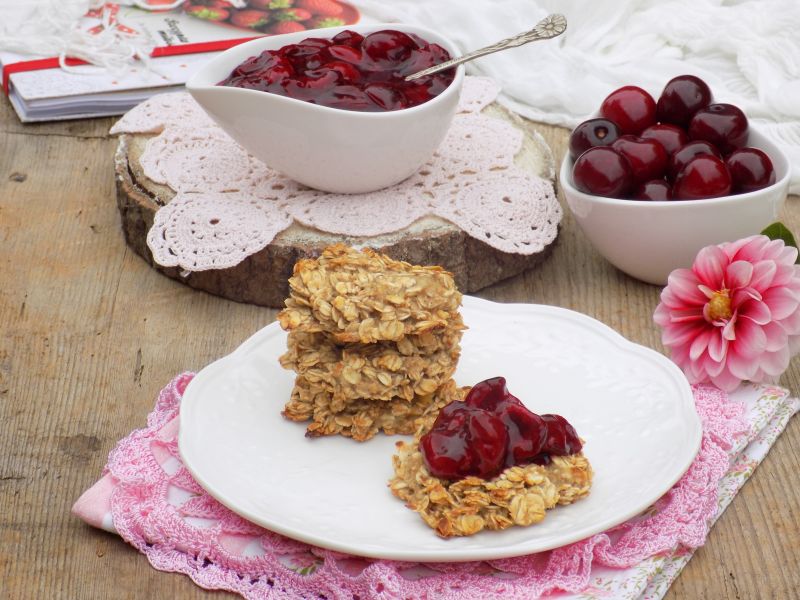 Owsiankowe ciasteczka z frużeliną wiśniową Owsiankowe ciasteczka z frużeliną wiśniową