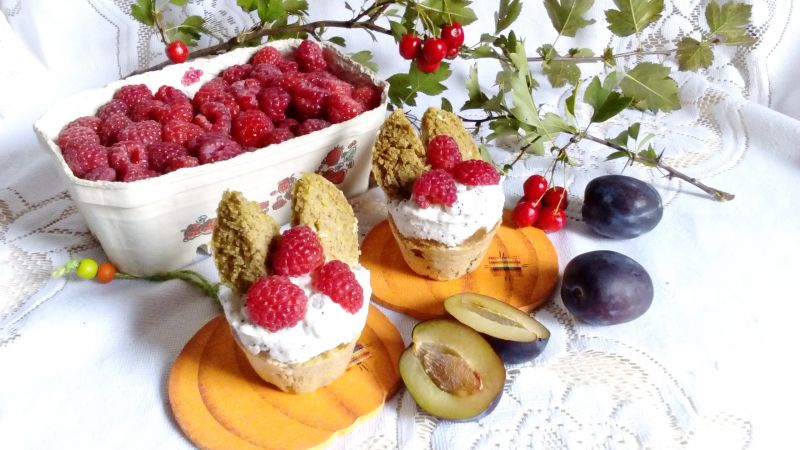 Owsiano-dyniowe muffinki z kremem serowo-makowym