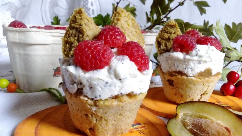 Owsiano-dyniowe muffinki z kremem serowo-makowym