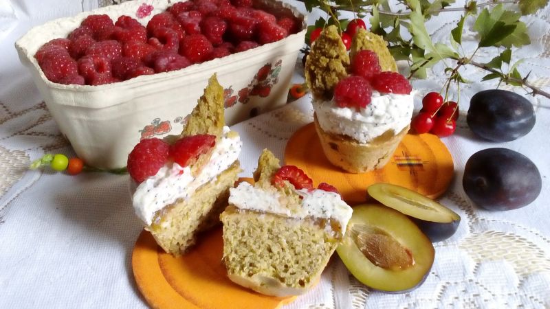 Owsiano-dyniowe muffinki z kremem serowo-makowym