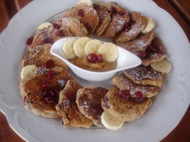 Owsiano-orkiszowe placki z żurawiną i bananem 