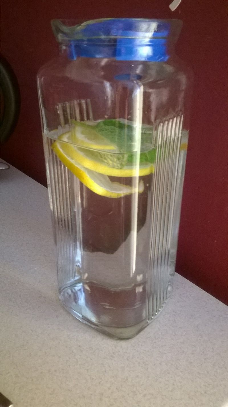 Ożeźwiająca woda na letnie dni Ożeźwiająca woda na letnie dni