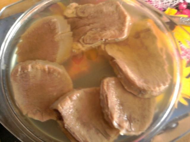 Ozorek wołowy w galarecie