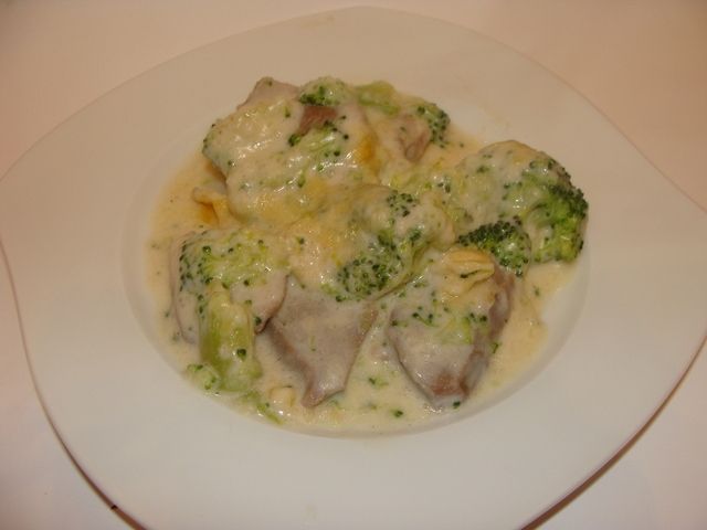 Ozorek z brokułem w sosie beszamelowym Ozorek z brokułem w sosie beszamelowym