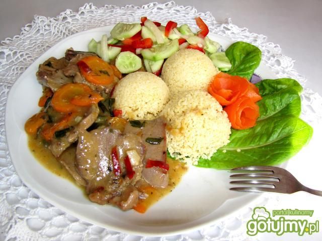 Ozorki w sosie czosnkowym i kus kus