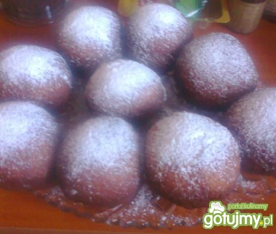 Pączki domowe nadziewane powidłami Pączki domowe nadziewane powidłami