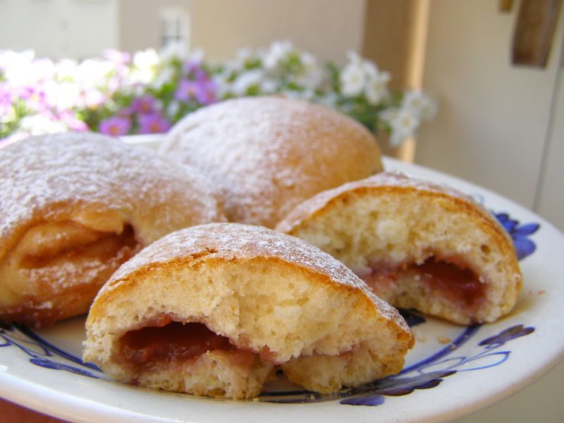 Pączki na suchych drożdżach pieczone w piekarniku