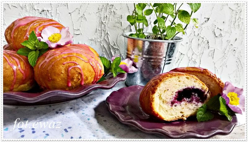 Pączki pieczone z borówkami i jagodami Pączki pieczone z borówkami i jagodami