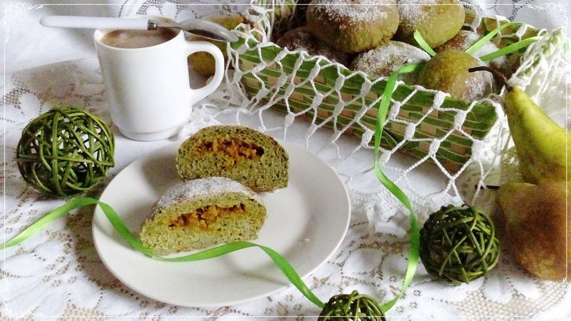 Pączki szpinakowe z gruszkami Pączki szpinakowe z gruszkami