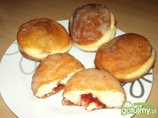 Pączki truskawkowe Pączki truskawkowe