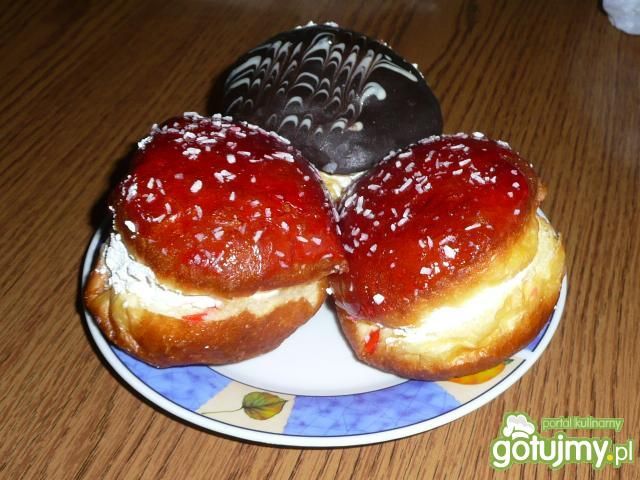 Pączki z bitą śmietaną 