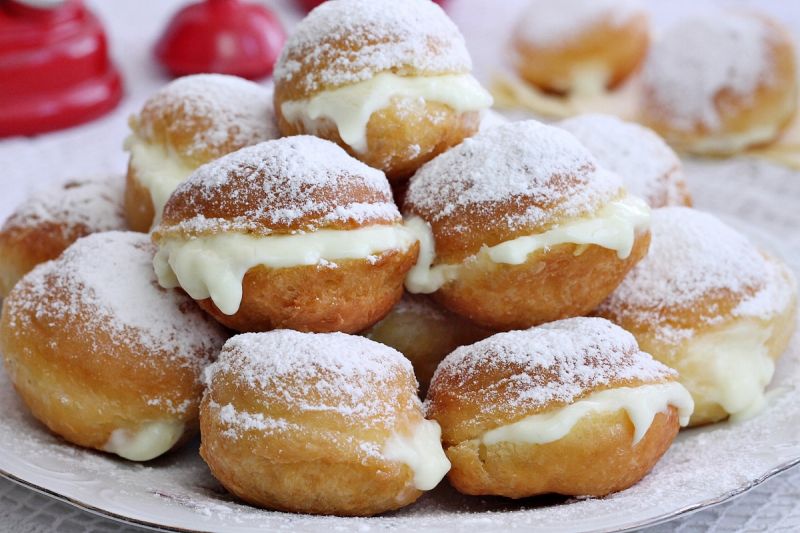 Pączki z budyniem Pączki z budyniem