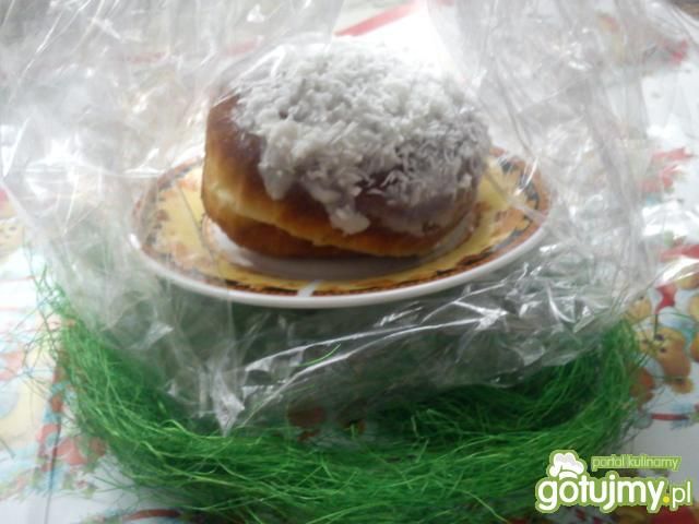 Pączki z budyniem i wiórkami kokosowymi