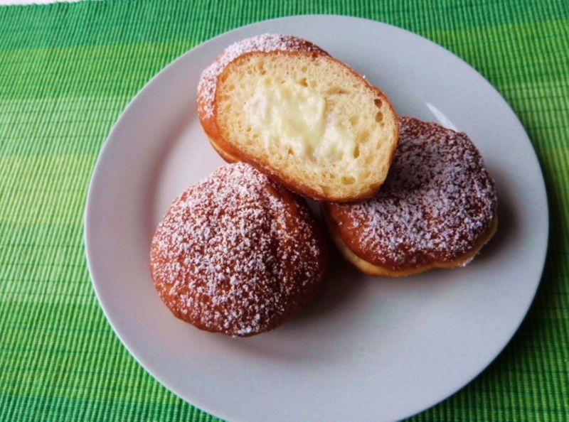 Pączki z budyniem waniliowym