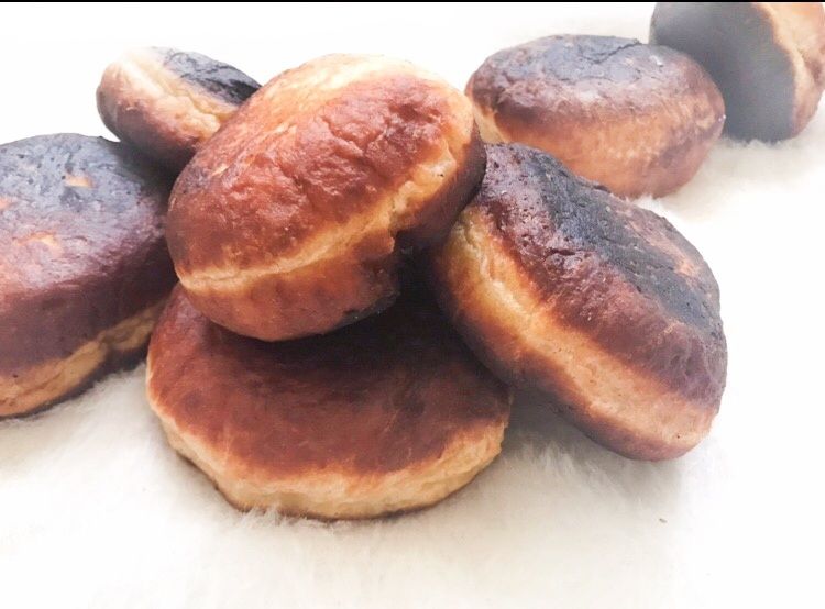 Pączki z chałwą i czekoladą Pączki z chałwą i czekoladą