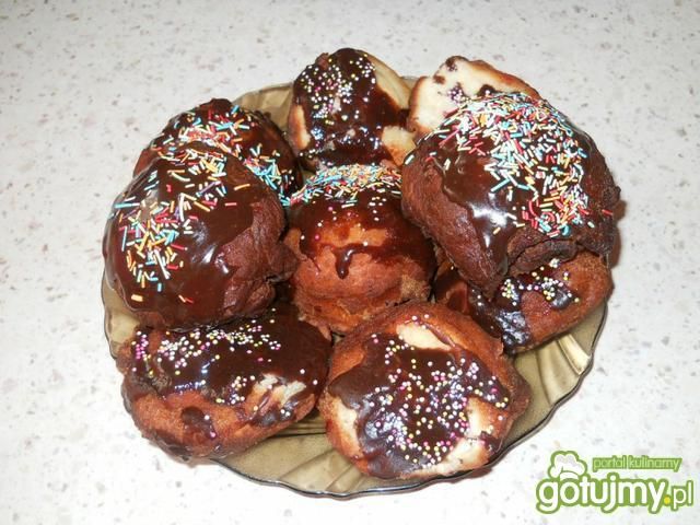 Pączki  z czekoladą  Pączki  z czekoladą