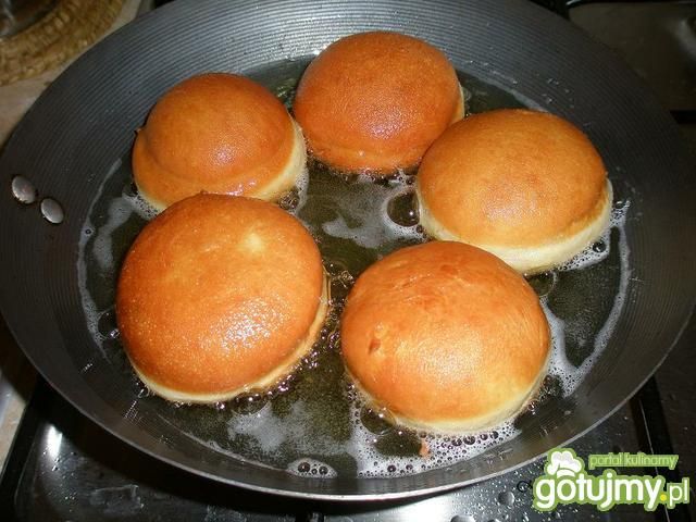 Pączki z dżemem truskawkowym Pączki z dżemem truskawkowym