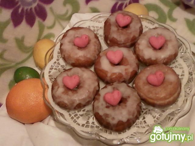 Pączki z dziurką oblane lukrem Pączki z dziurką oblane lukrem