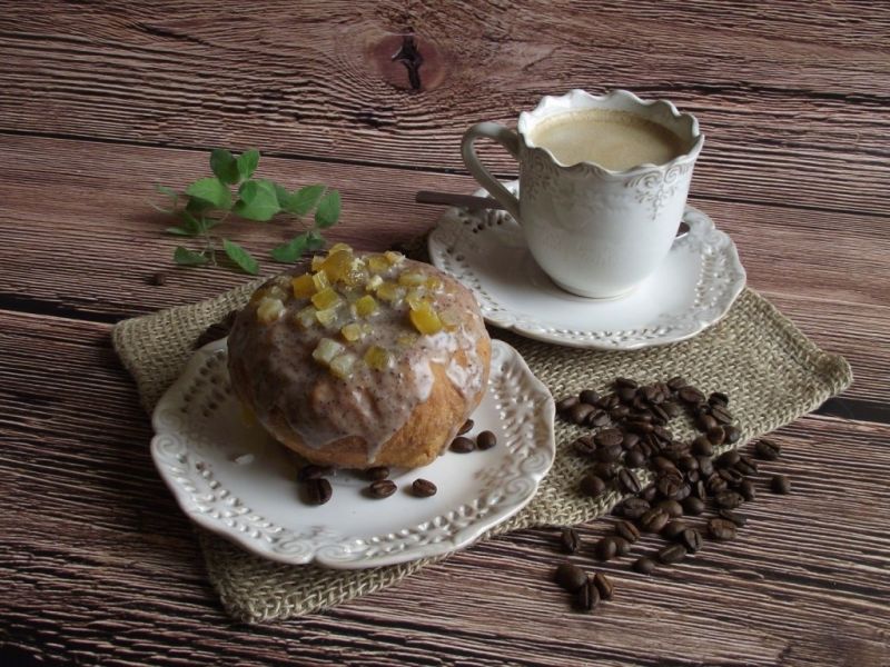 Pączki z kawowym lukrem i skórką pomarańczową
