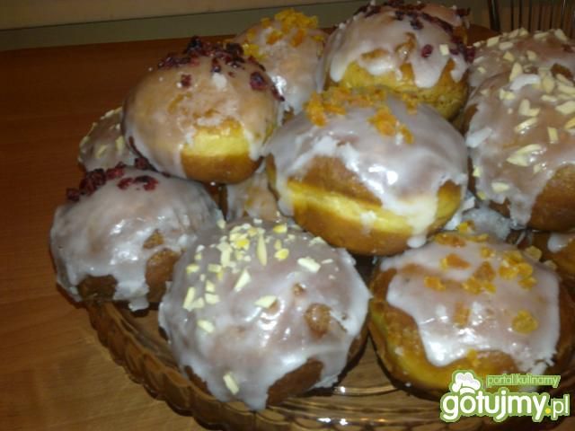 Pączki z kolorowa posypką 