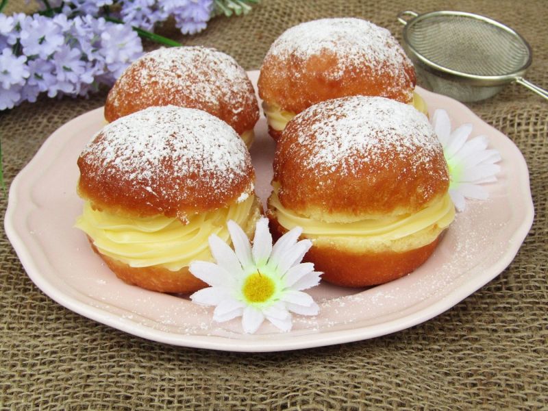 Pączki z kremem waniliowym 