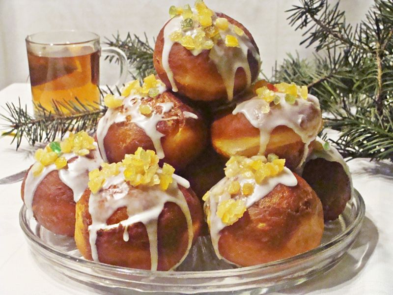 Pączki z lukrem Pączki z lukrem