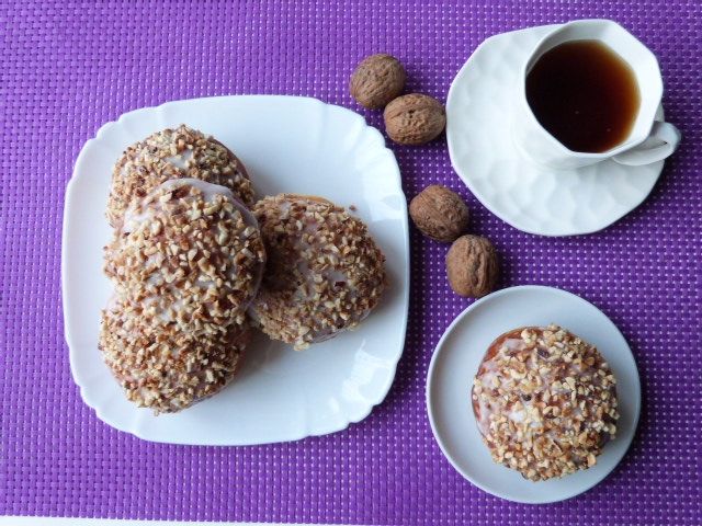 Pączki z makiem, lukrem i orzechami Pączki z makiem, lukrem i orzechami