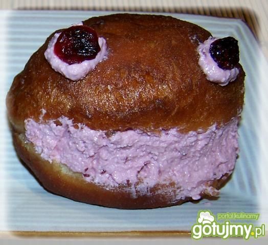 Pączki z malinowym uśmieszkiem. Pączki z malinowym uśmieszkiem.