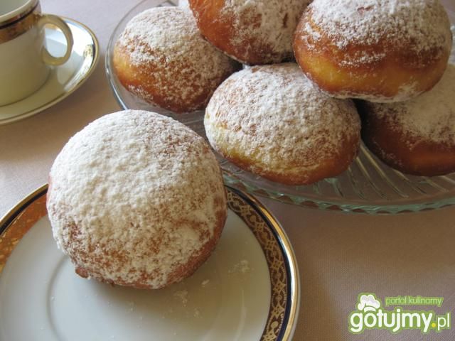 Pączki z marmoladą na tłusty czwartek Pączki z marmoladą na tłusty czwartek