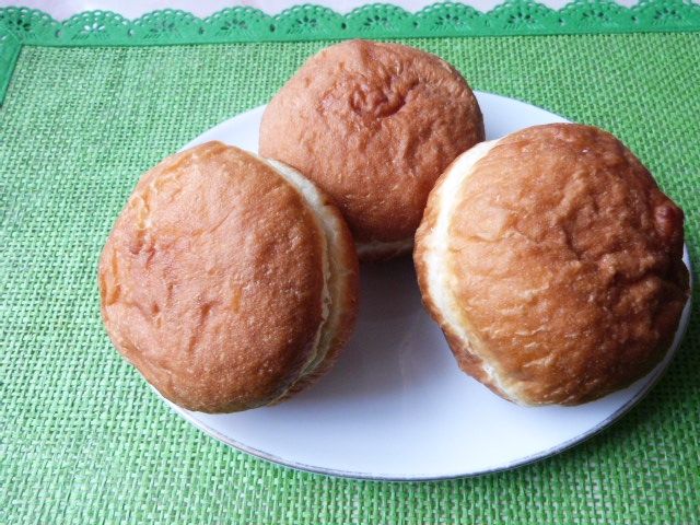 Pączki z marmoladą różaną Pączki z marmoladą różaną