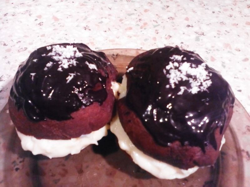 Pączki z nadzieniem budyniowym Pączki z nadzieniem budyniowym