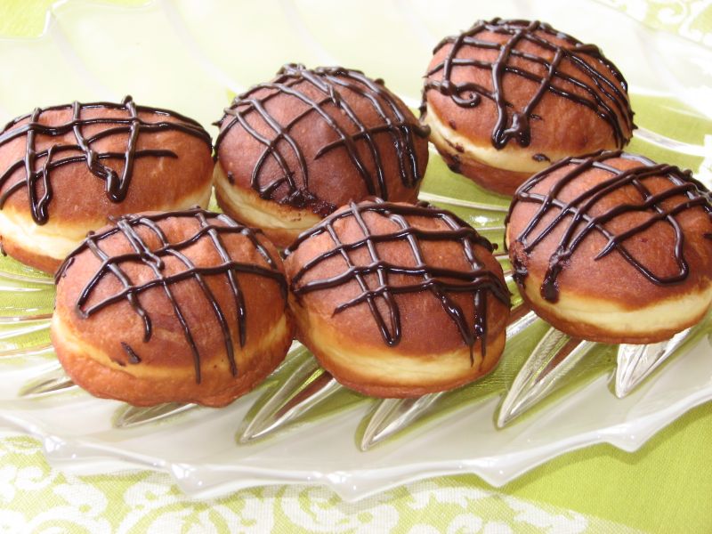 Pączki z nadzieniem czekoladowym