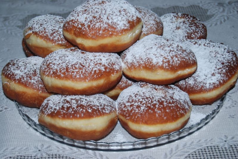 Pączki z nadzieniem kajmakowym