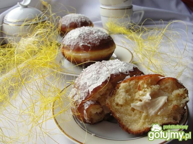 Pączki z nadzieniem kokosowym Pączki z nadzieniem kokosowym