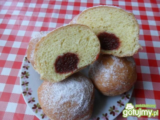 Pączki z nadzieniem różanym Pączki z nadzieniem różanym