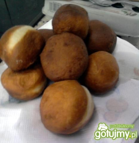 Pączki z nadzieniem truskawkowym