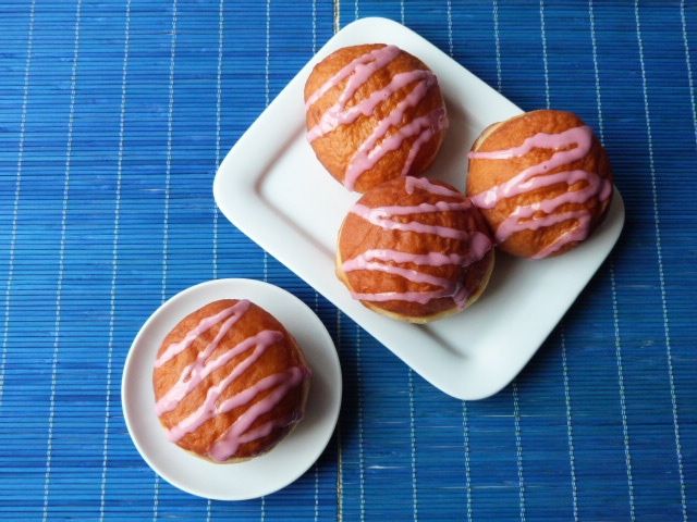 Pączki z powidłami i kakao Pączki z powidłami i kakao