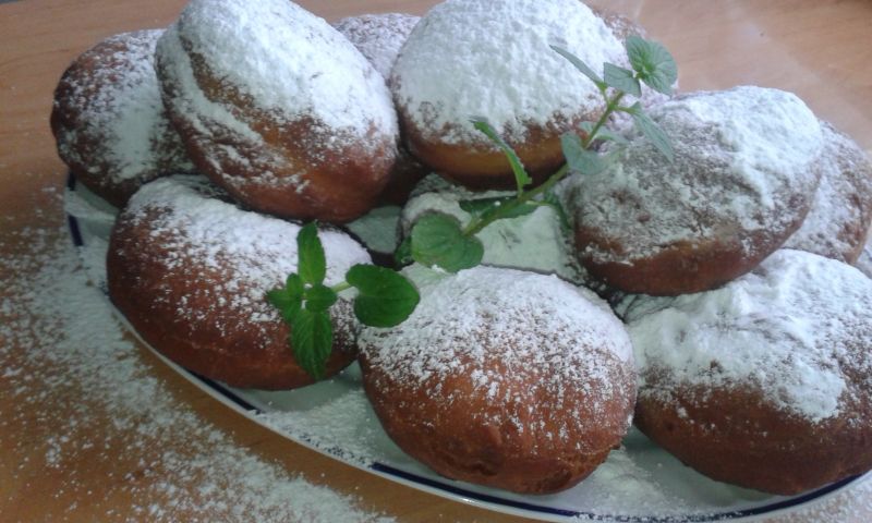 Pączki z powidłami śliwkowymi