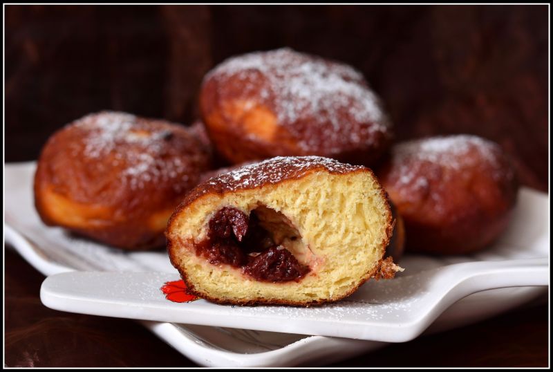 Pączki z wiśniami Pączki z wiśniami