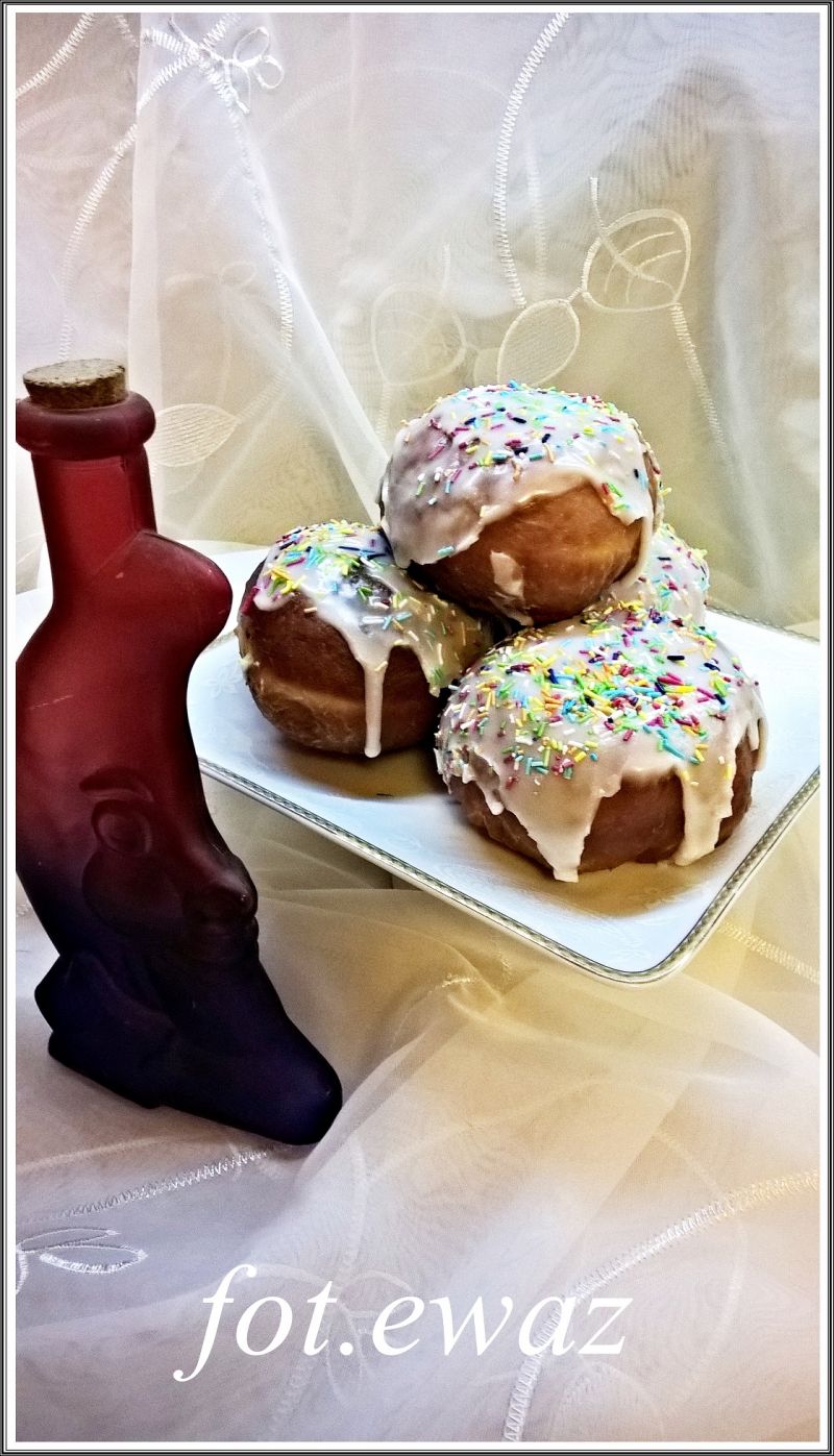 Pączki z ziemniakami i kremem czekoladowym Pączki z ziemniakami i kremem czekoladowym