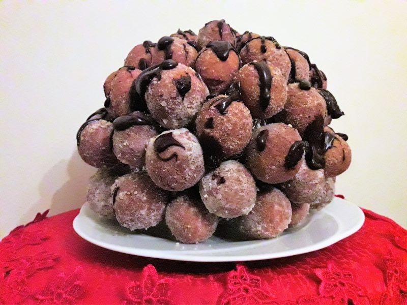 Pączusie serowo-migdałowe z dodatkiem czekolady Pączusie serowo-migdałowe z dodatkiem czekolady